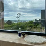 度假居 Modern Summer House Overlooking The Water