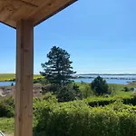 Modern Summer House Overlooking The Water 福堡