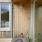 Modern Summer House Overlooking The Water 度假居 *