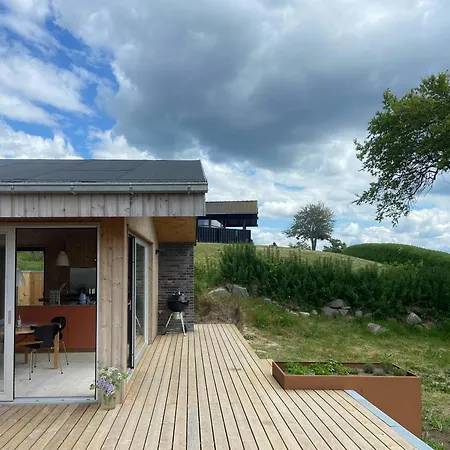 Modern Summer House Overlooking The Water Vakantiehuis *