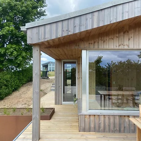 Modern Summer House Overlooking The Water Vakantiehuis *