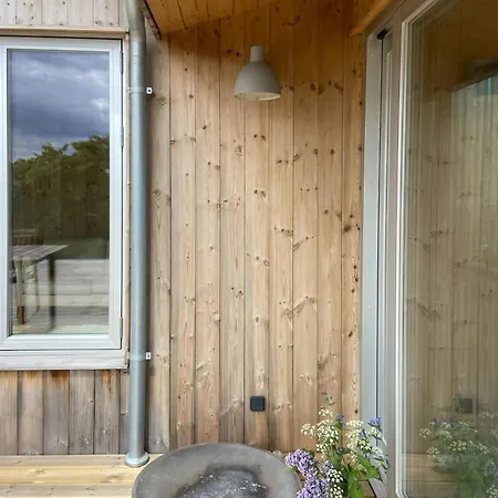 Modern Summer House Overlooking The Water Nyaraló *