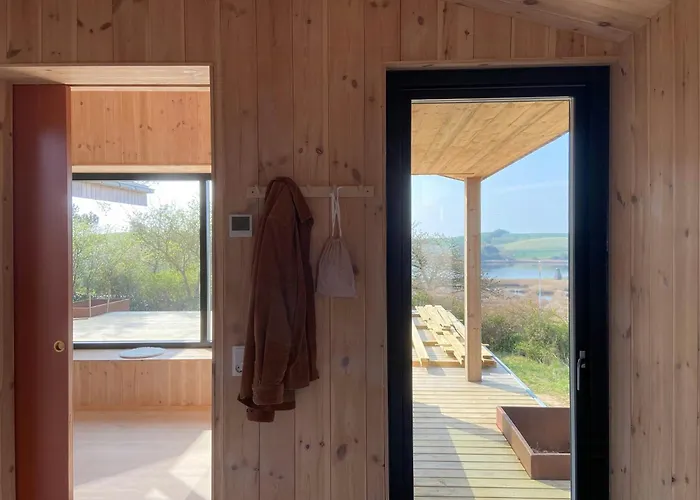 Modern Summer House Overlooking The Water Semesterbostad